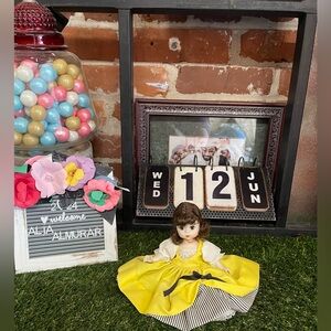 Madame Alexander 1961-65 International
Series French Doll No.